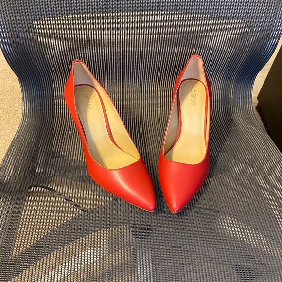 Michael Kors Red Leather Pointed Toe Heels Classic‎ Pumps Shoes - Picture 1 of 10